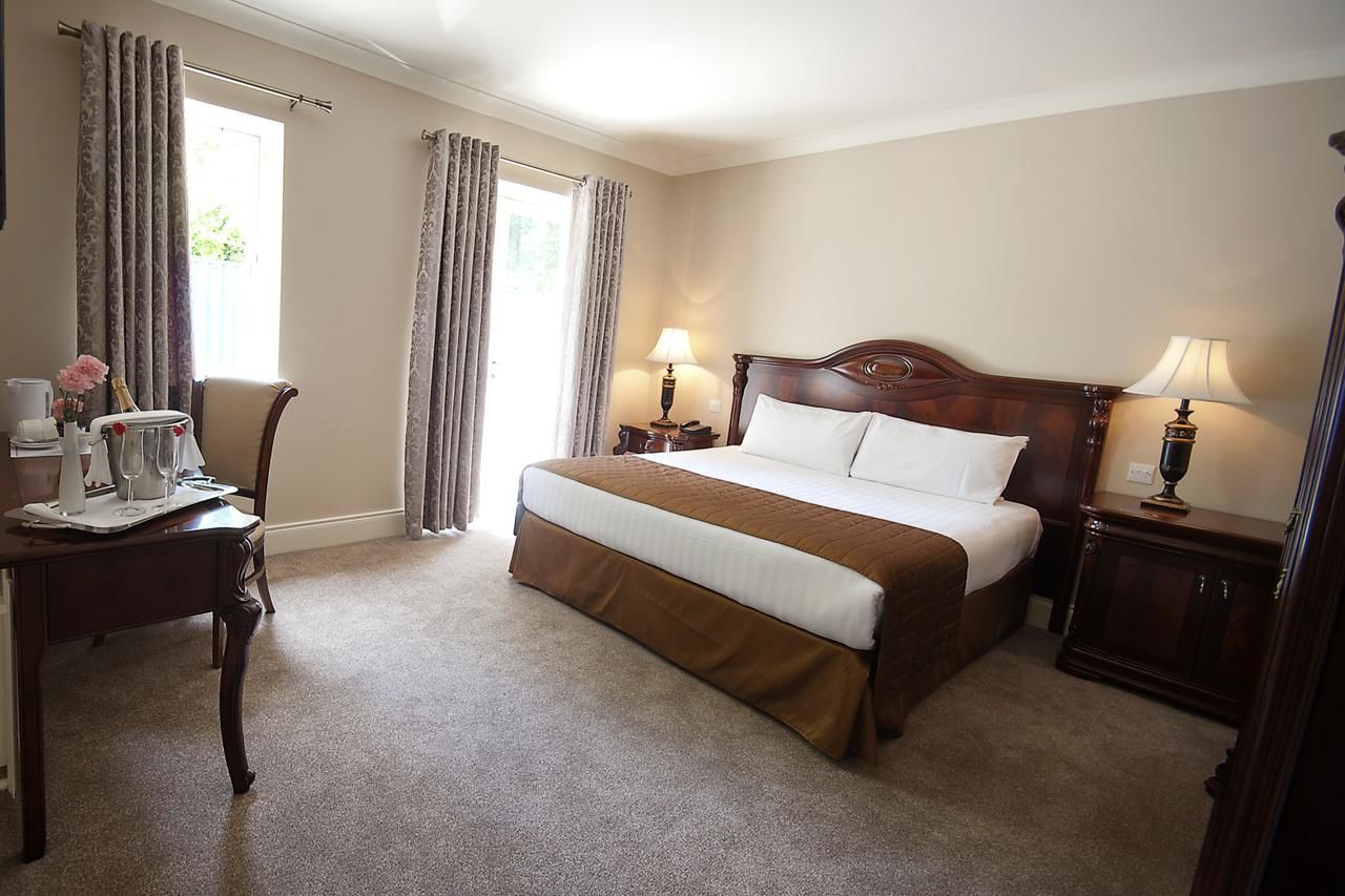 Отель Finnstown Castle Hotel Лукан-30