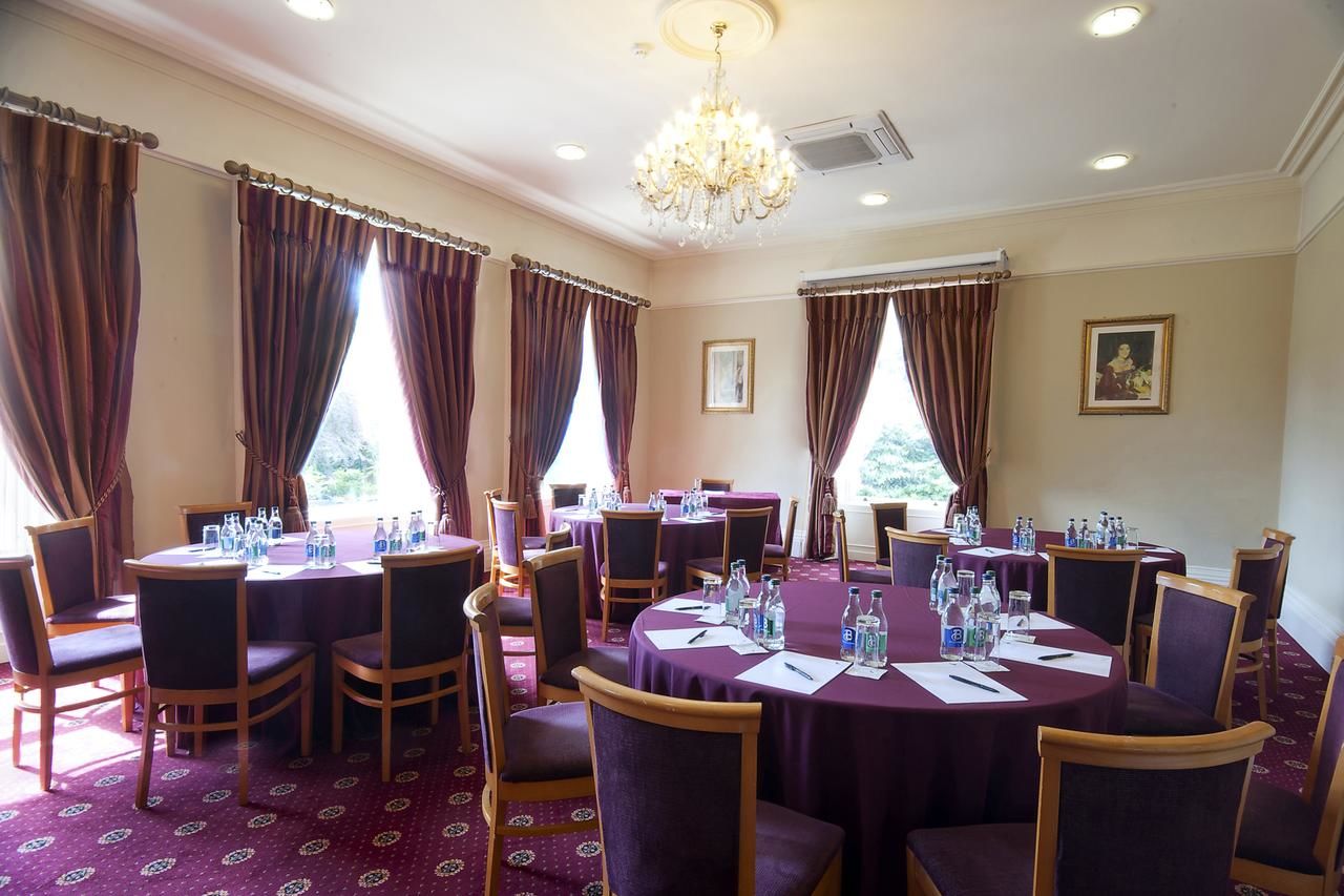 Отель Finnstown Castle Hotel Лукан-33