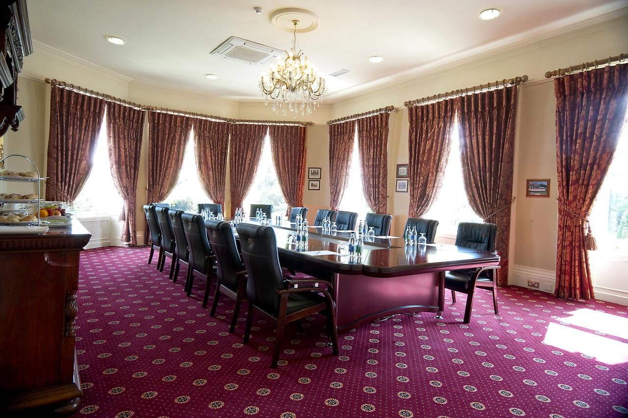 Отель Finnstown Castle Hotel Лукан-34