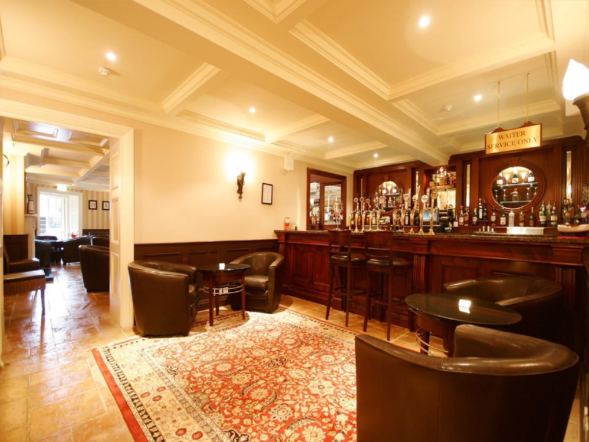 Отель Finnstown Castle Hotel Лукан-8